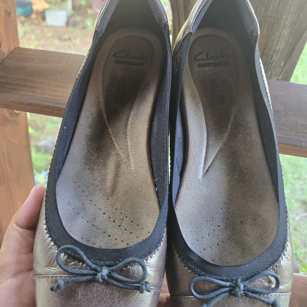 Clarks Blanche Nora Champagne Gold Metallic Leather Ballet Flat Size 8.5 - Picture 10 of 13